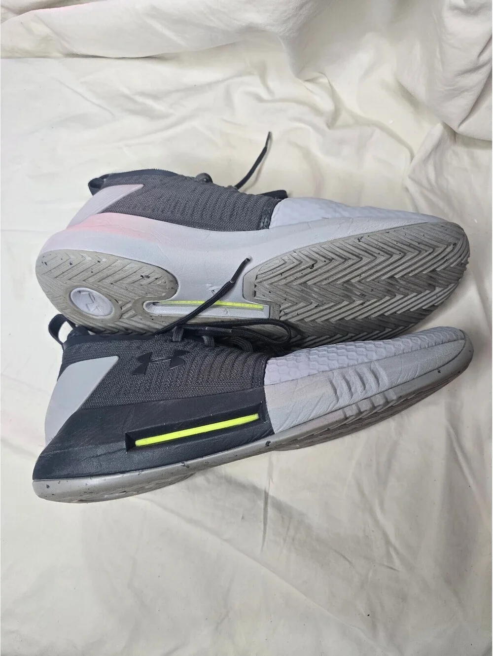 Under Armour Men's Training Shoes Size 9.5 Gray and White